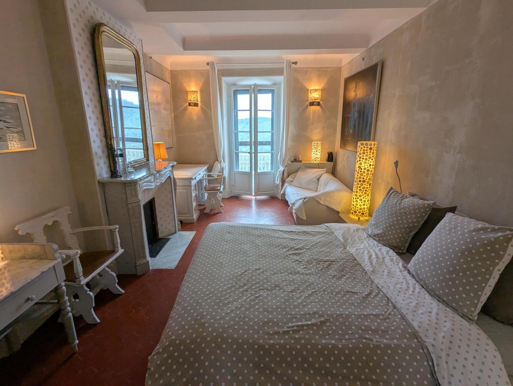 Les Chapeliers Bed & Breakfast Claviers Exterior photo